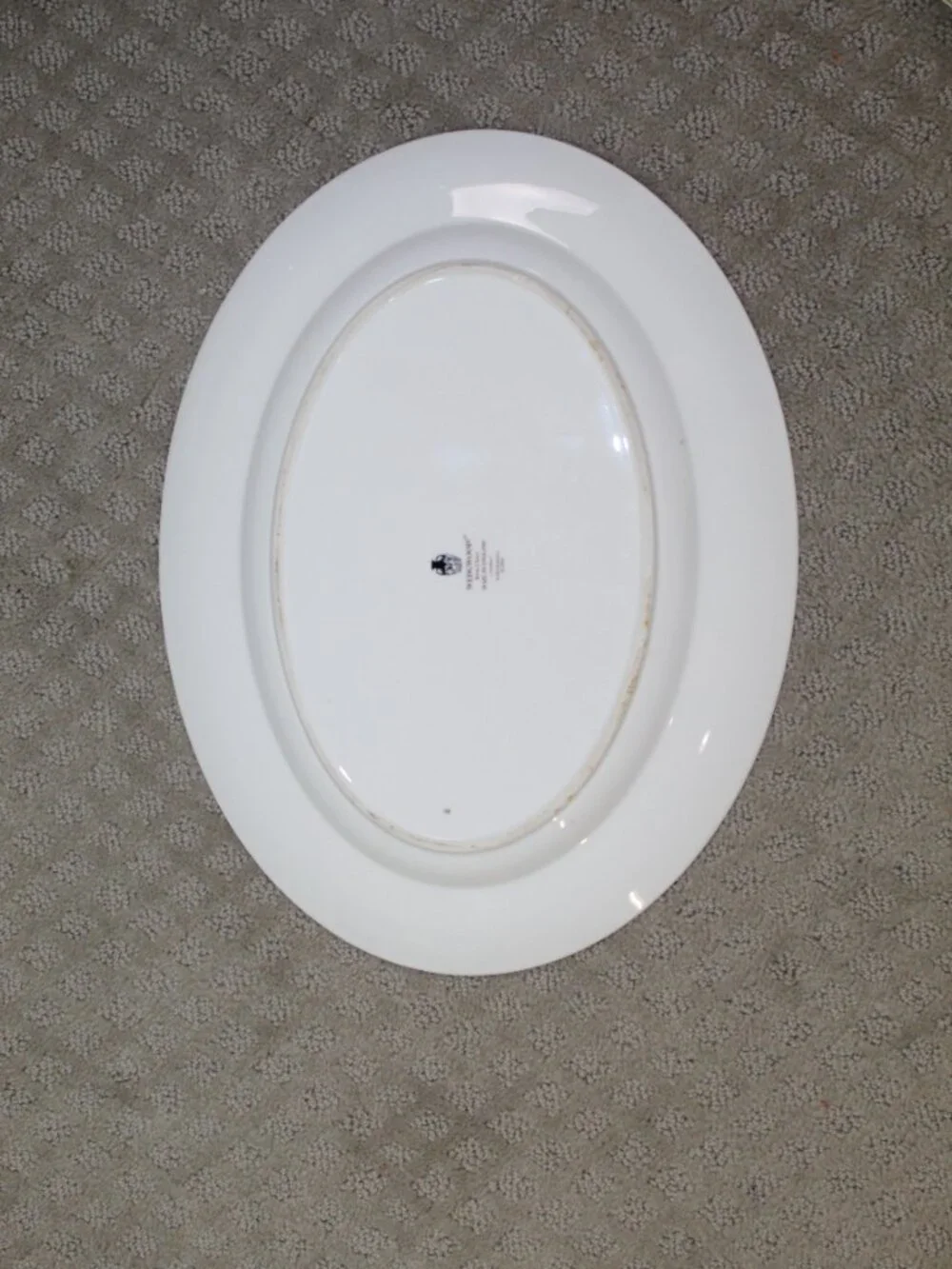 Wedgwood Whitehall W3994 Bone China Powder Ruby 15.5